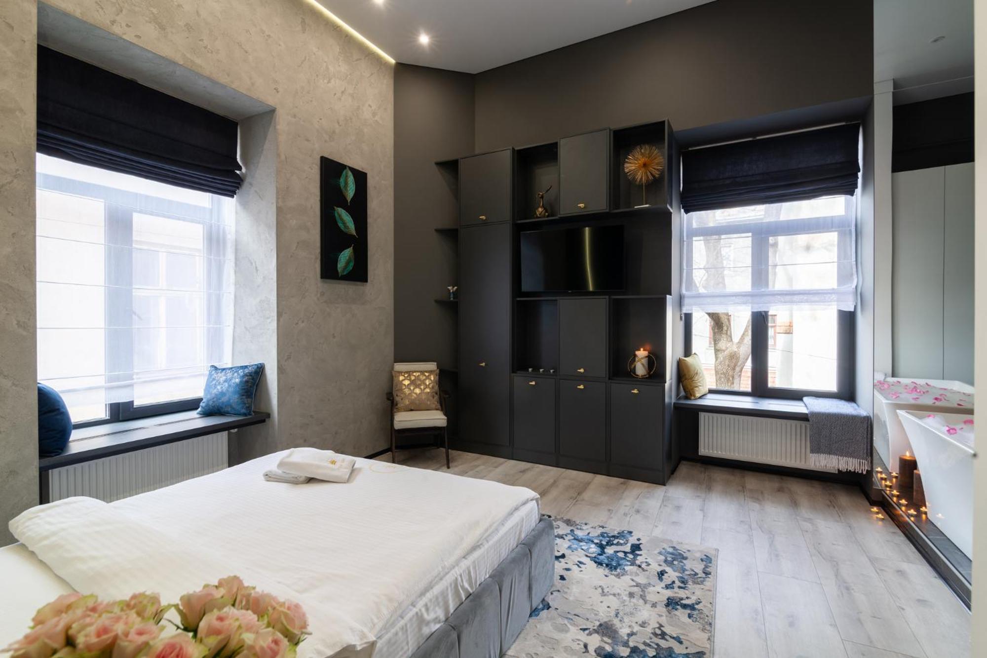 Royal Romantic Apartment With Bathtub Lviv Exterior foto